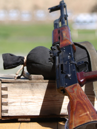 Sparare con AK-47 Berlino