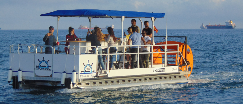 Barcellona Pedalò con drink image 1