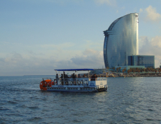 Barcellona Pedalò con drink image 4