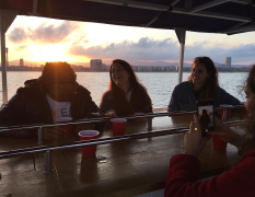 Barcellona Pedalò con drink image 3