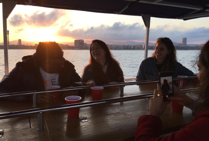 Barcellona Pedalò con drink image 3