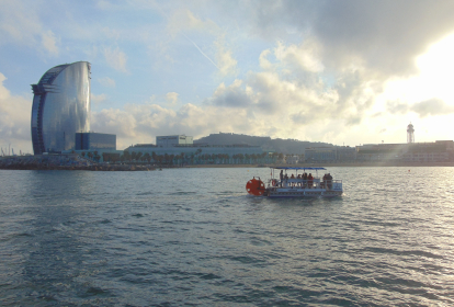 Barcellona Pedalò con drink image 2