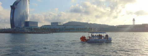 Barcellona Pedalò con drink image 2