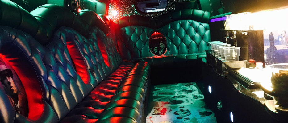 Barcellona Giro in Jeep Limo + Cena con Spogliarello image 1