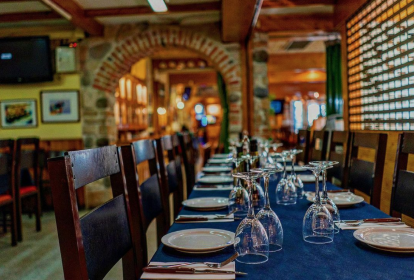 Barcellona Giro in Jeep Limo + Cena con Spogliarello image 6