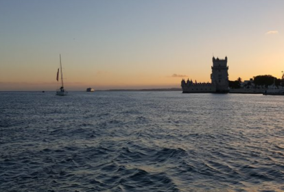 Lisbona Tour in barca privato image 5