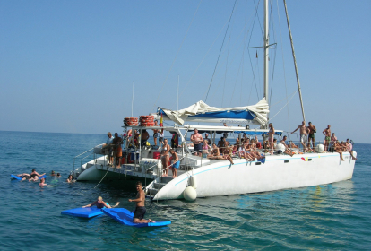 Barcellona Festa in yacht + barbecue image 1