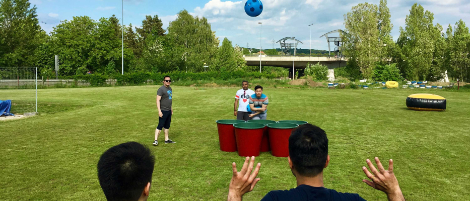 Praga Beer pong gigante image 1