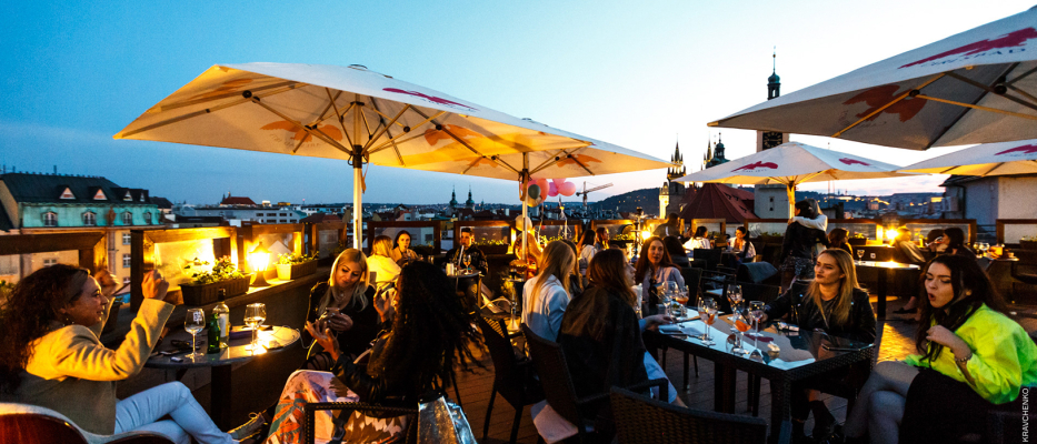 Praga Shisha e cocktail in un locale image 1