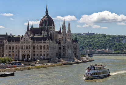 Budapest Crociera sul fiume con pupe oliate image 2