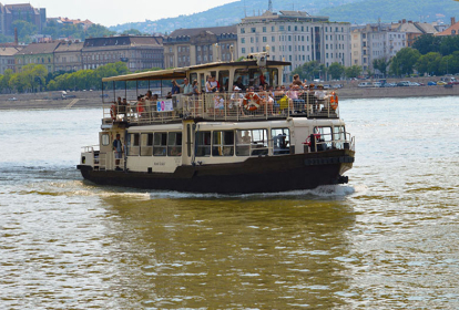 Budapest Crociera sul fiume con pupe oliate image 4