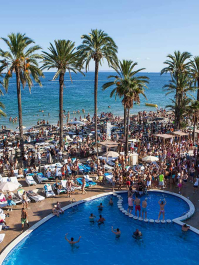 Festa in locale sulla spiaggia con piscina Ibiza