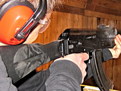 Sparare con l'AK 47