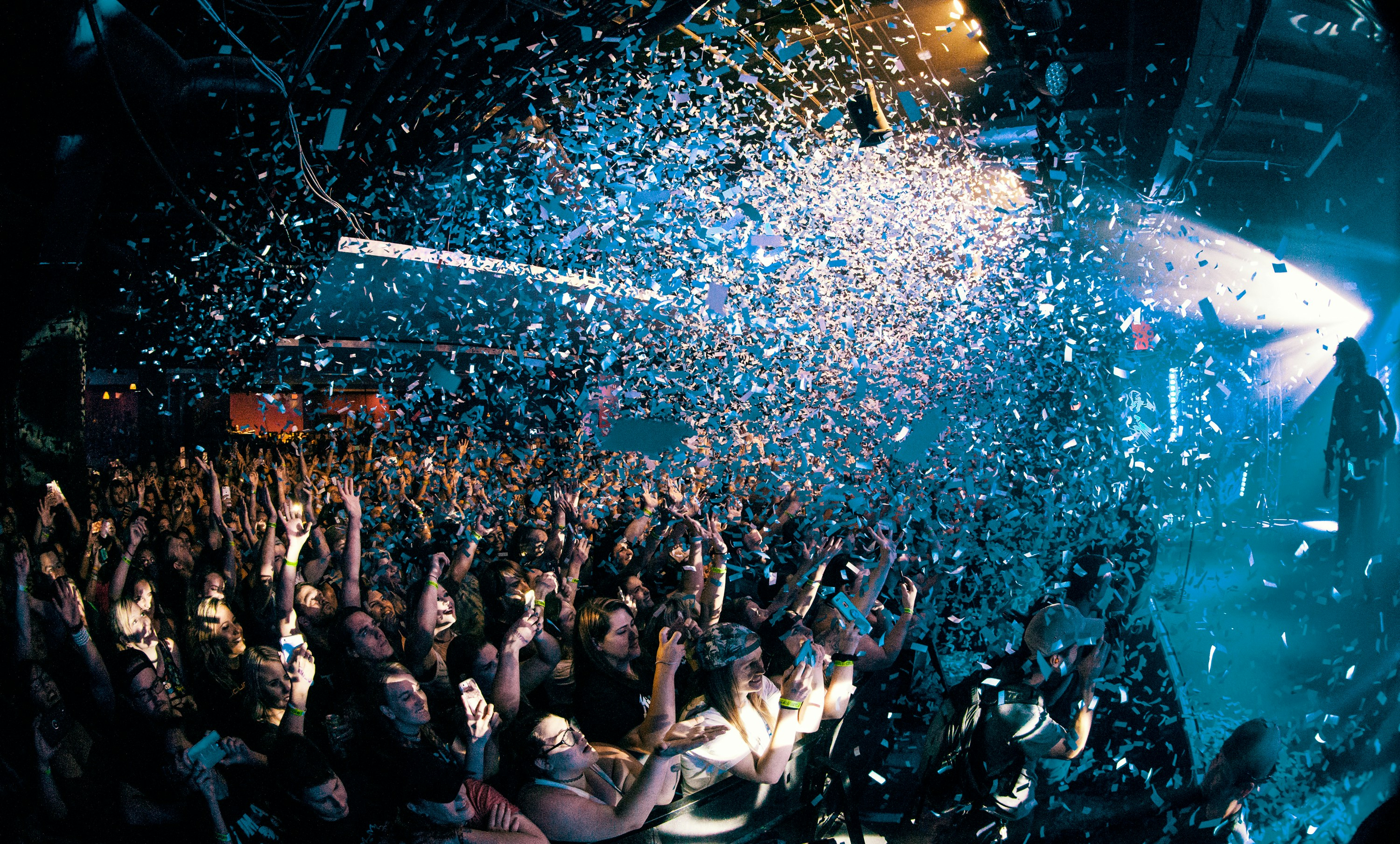 Partying in Lisbon, the city that never sleeps! Photo by Elena de Soto on Unsplash